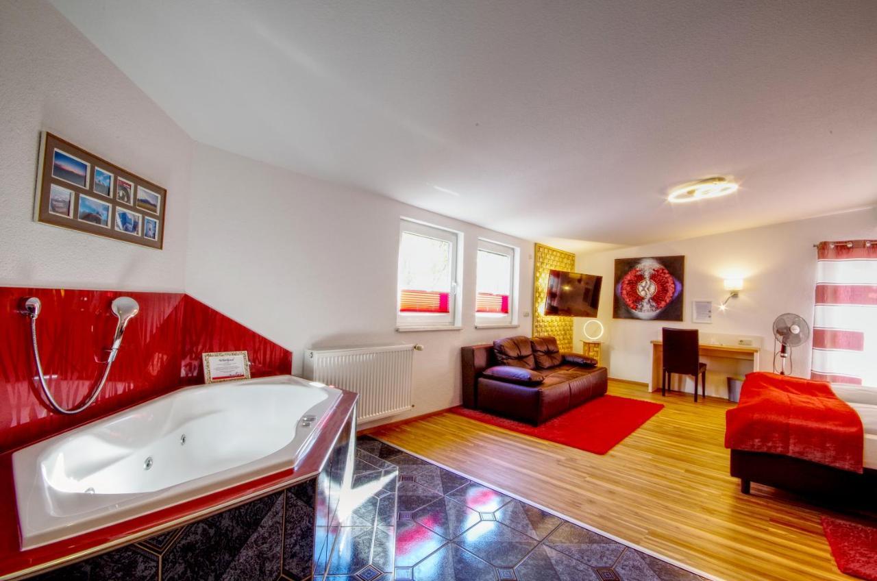Hotel Jakob Gross Umstadt Bagian luar foto