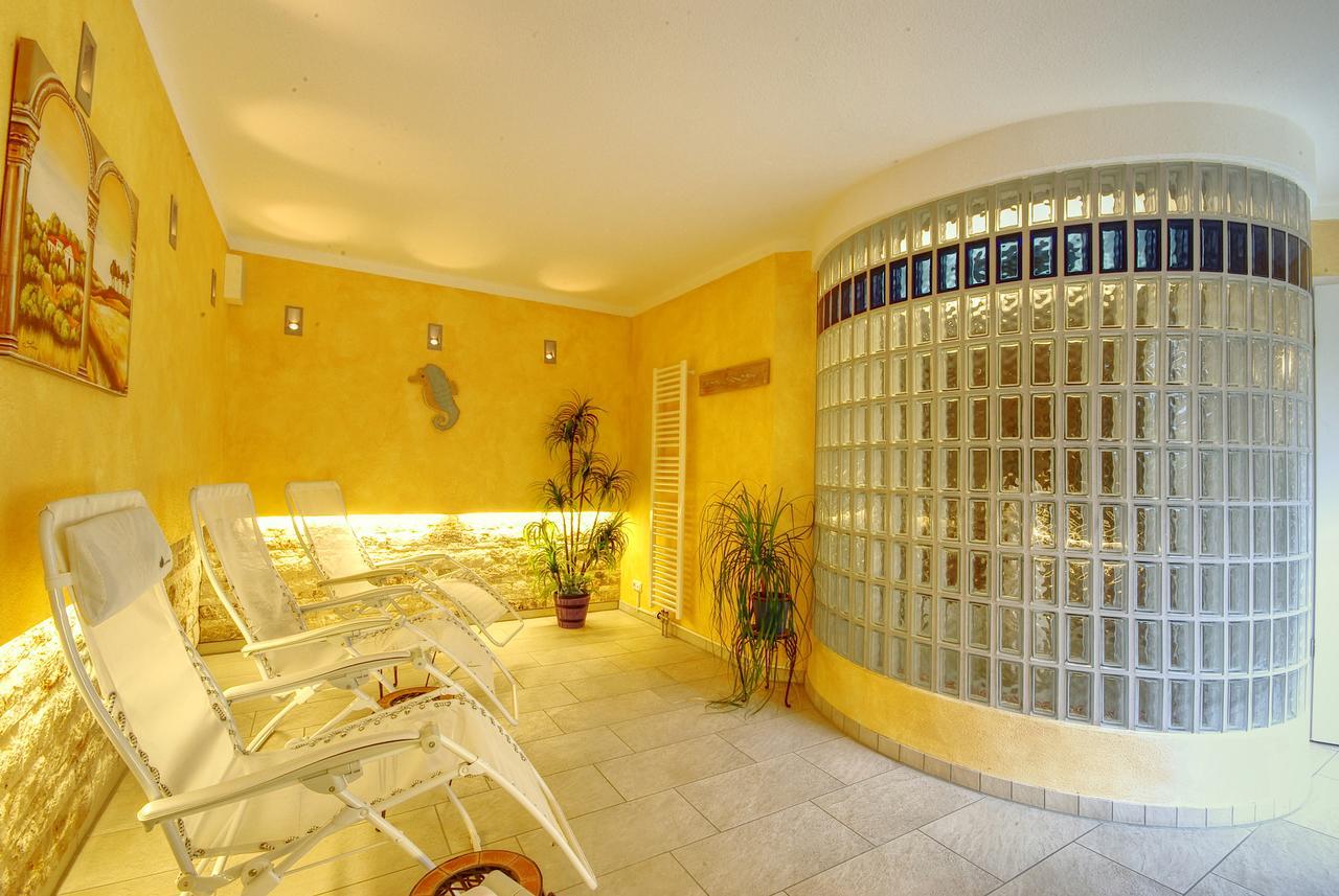 Hotel Jakob Gross Umstadt Bagian luar foto